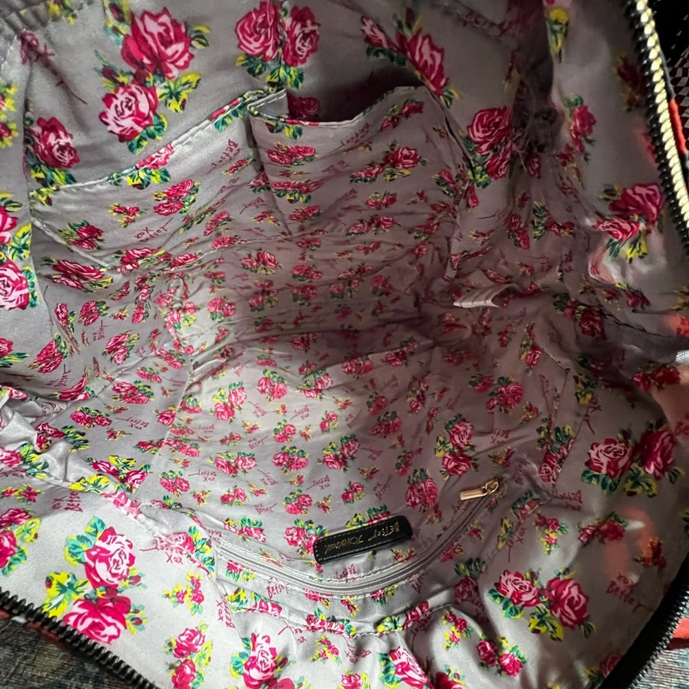 BNWT BETSWY JOHNSON skull/vampire tote - Picture 4 of 4